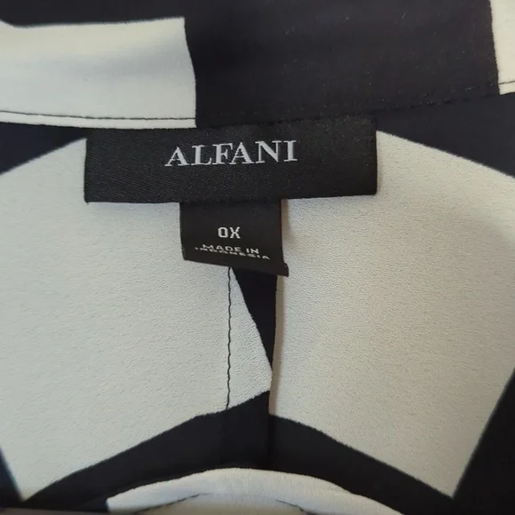 NWOT Alfani Sheer Collared VNeck Button Front in Black/White Check - Picture 4 of 5